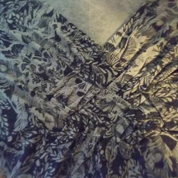 St. John's Bay top - Picture 2 of 2